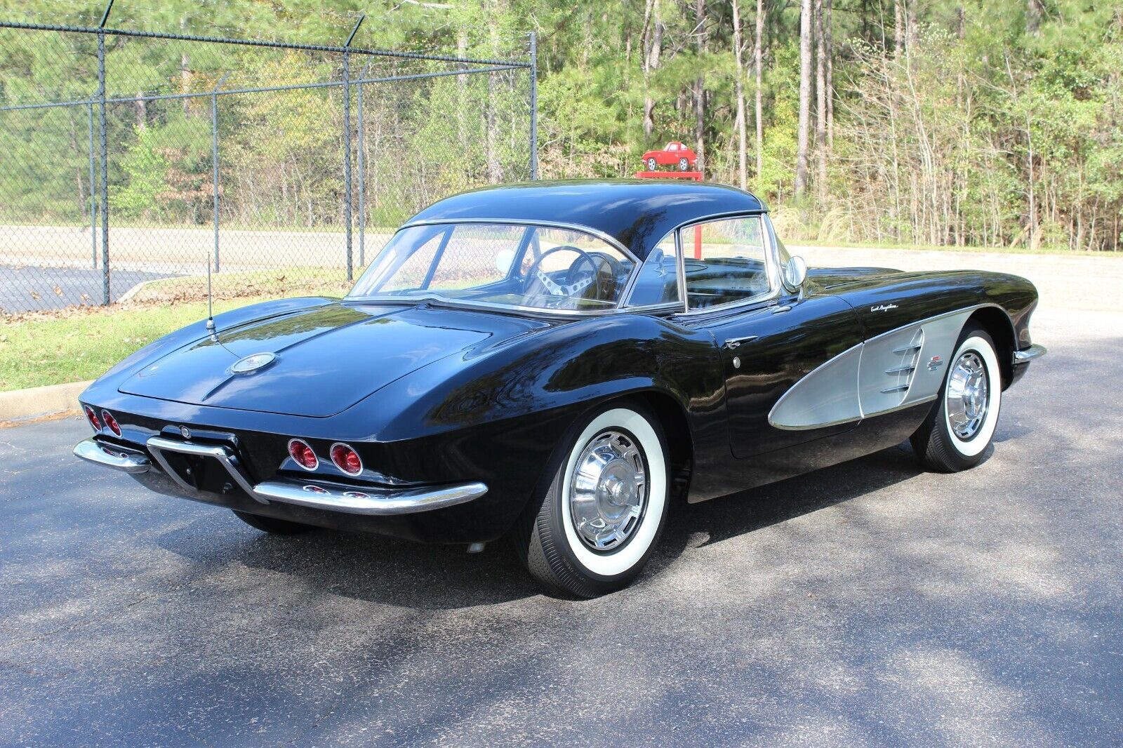 Chevrolet-Corvette-1961-Convertible-9
