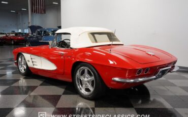 Chevrolet-Corvette-1961-Red-Black-24