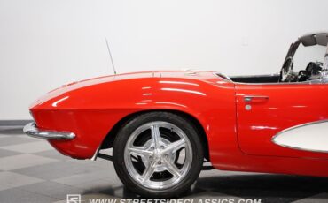 Chevrolet-Corvette-1961-Red-Black-40
