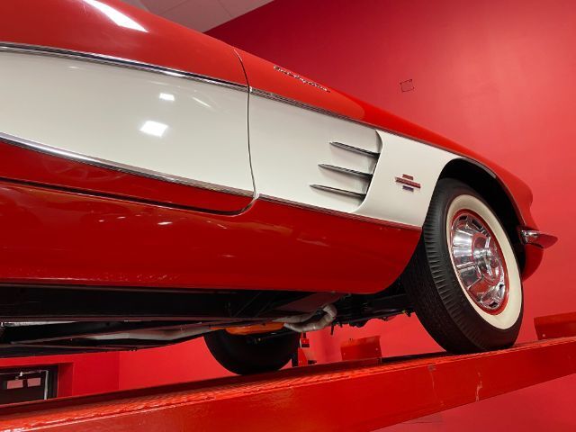 Chevrolet-Corvette-1961-Red-Red-20