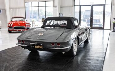 Chevrolet-Corvette-1961-Roadster-10