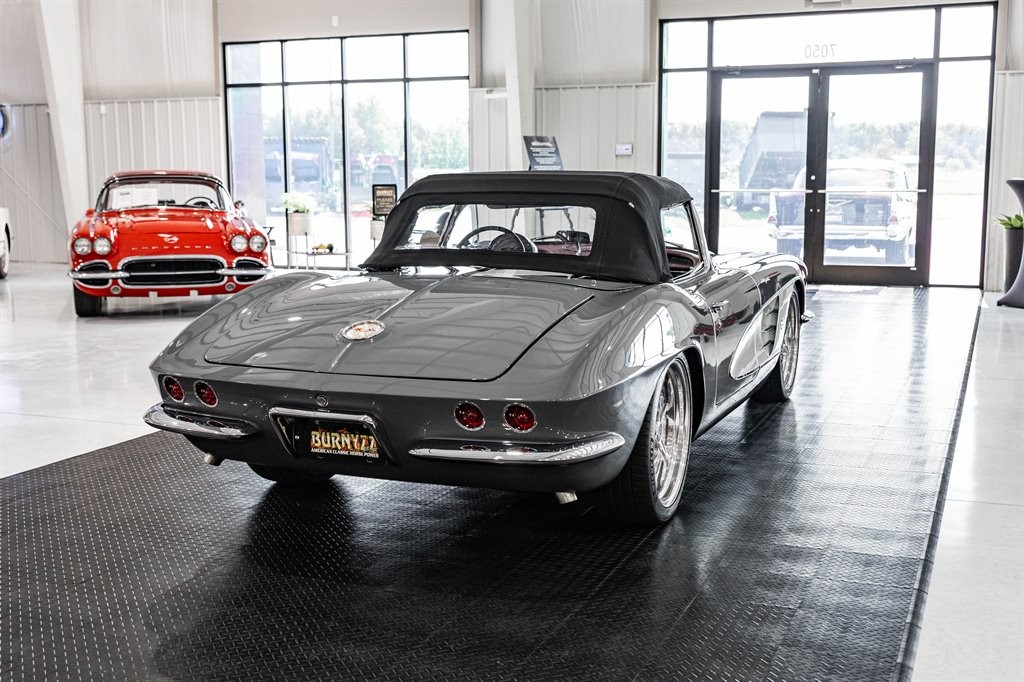 Chevrolet-Corvette-1961-Roadster-10