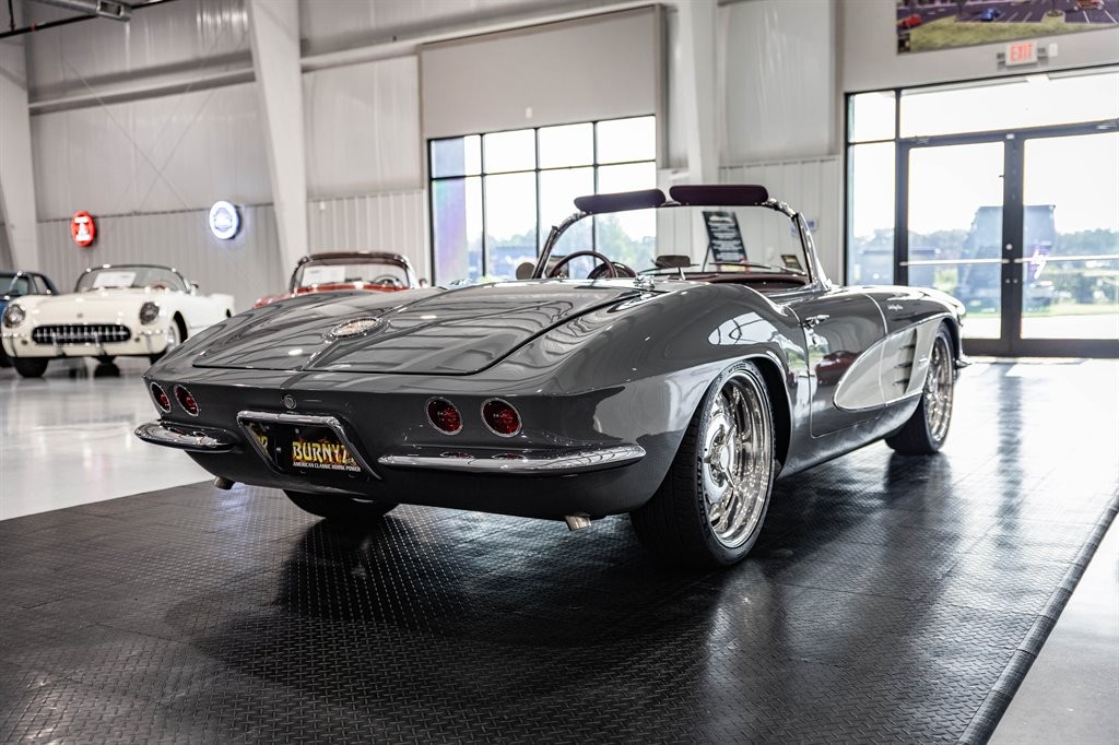 Chevrolet-Corvette-1961-Roadster-13