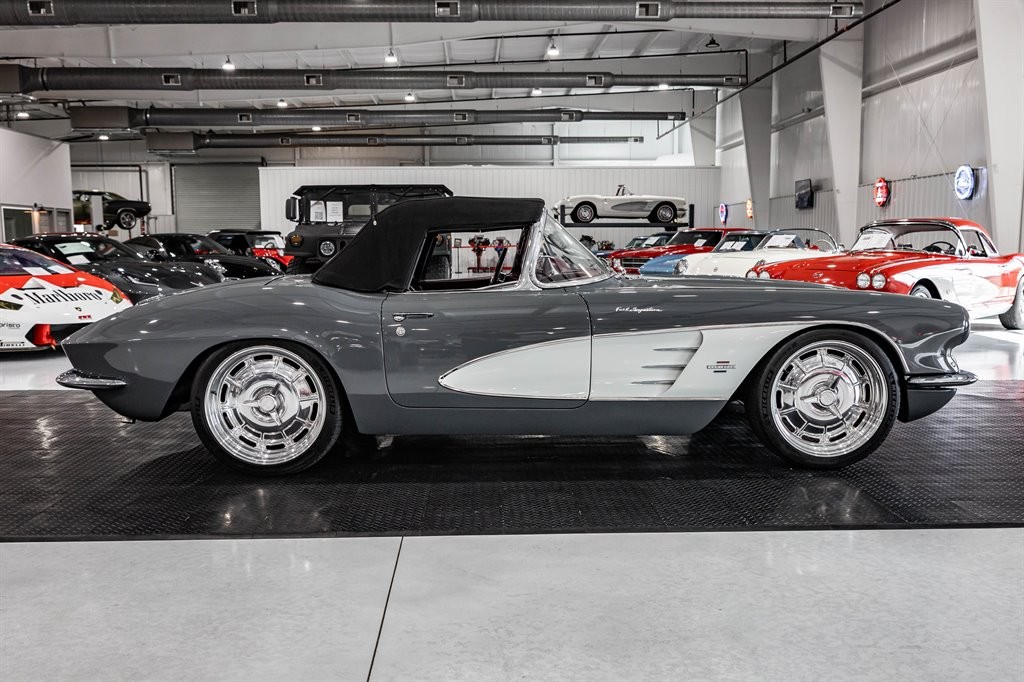 Chevrolet-Corvette-1961-Roadster-15