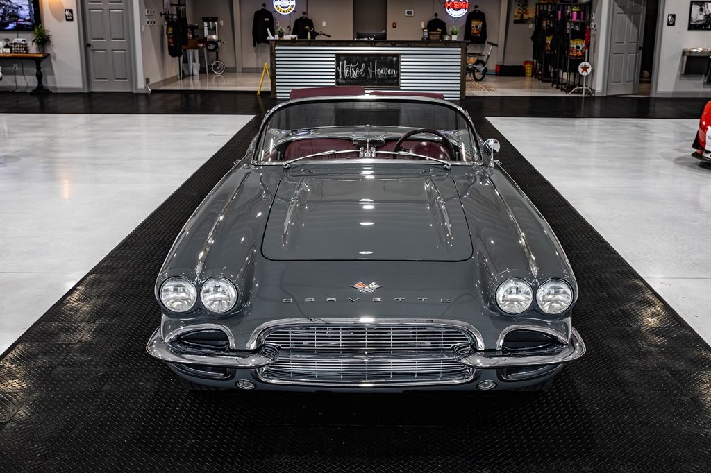 Chevrolet-Corvette-1961-Roadster-21