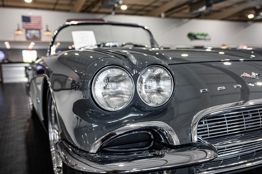 Chevrolet-Corvette-1961-Roadster-22