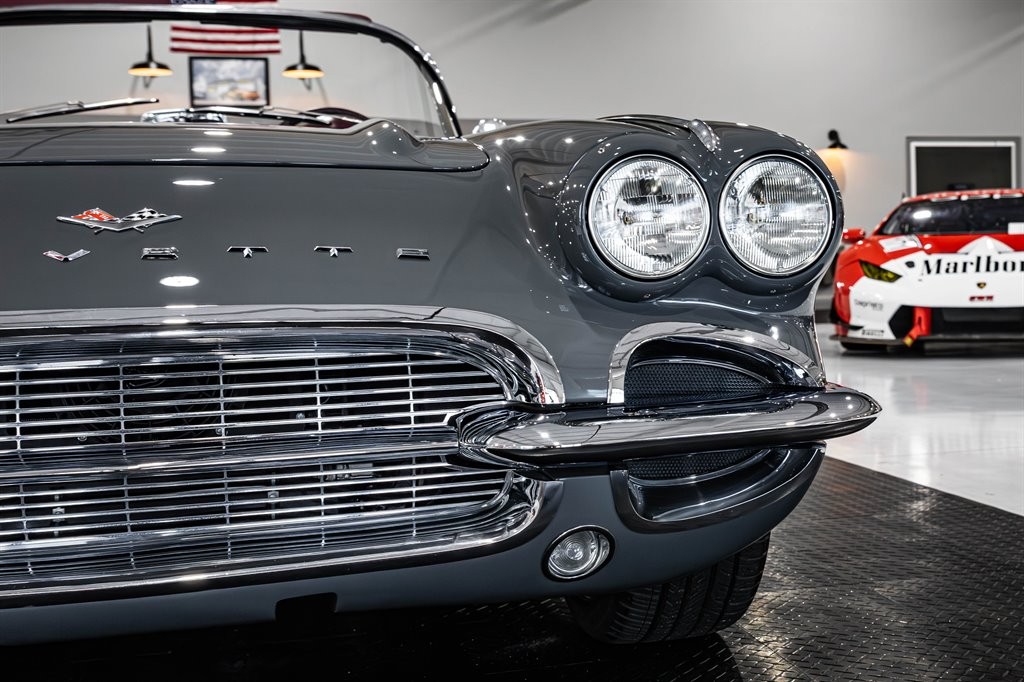 Chevrolet-Corvette-1961-Roadster-23