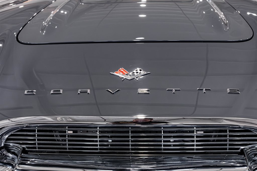 Chevrolet-Corvette-1961-Roadster-24