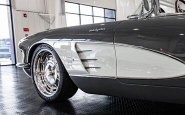 Chevrolet-Corvette-1961-Roadster-26