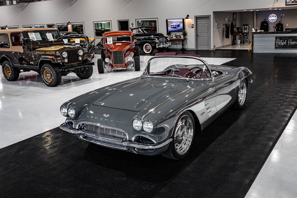 Chevrolet-Corvette-1961-Roadster-3
