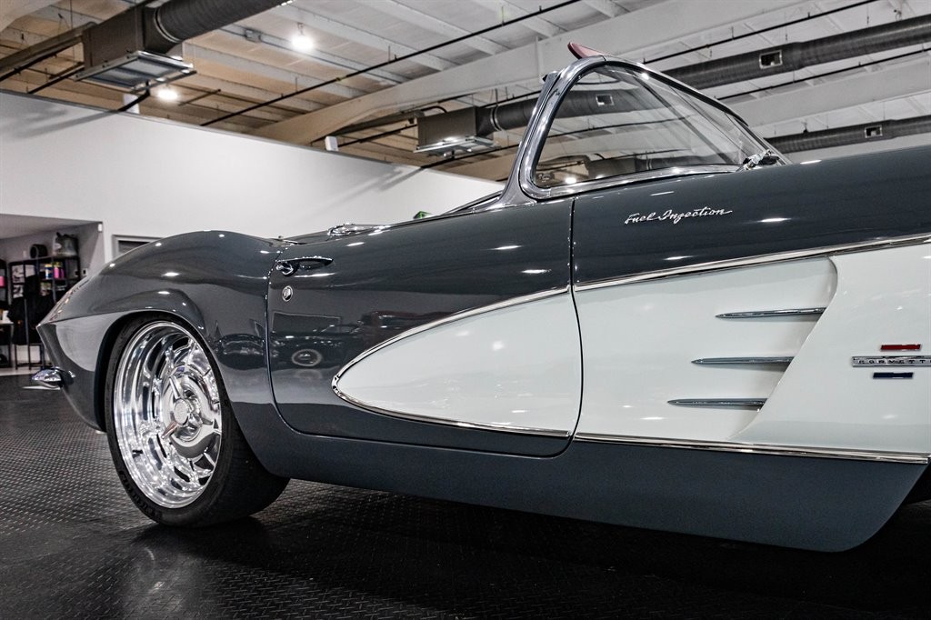 Chevrolet-Corvette-1961-Roadster-31