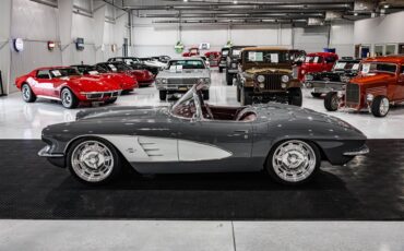 Chevrolet-Corvette-1961-Roadster-4