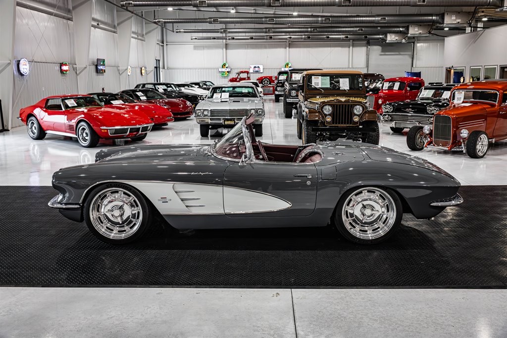 Chevrolet-Corvette-1961-Roadster-4