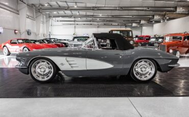 Chevrolet-Corvette-1961-Roadster-5