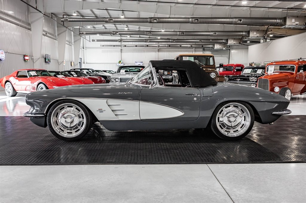 Chevrolet-Corvette-1961-Roadster-5