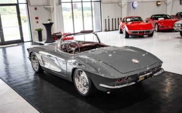 Chevrolet-Corvette-1961-Roadster-6
