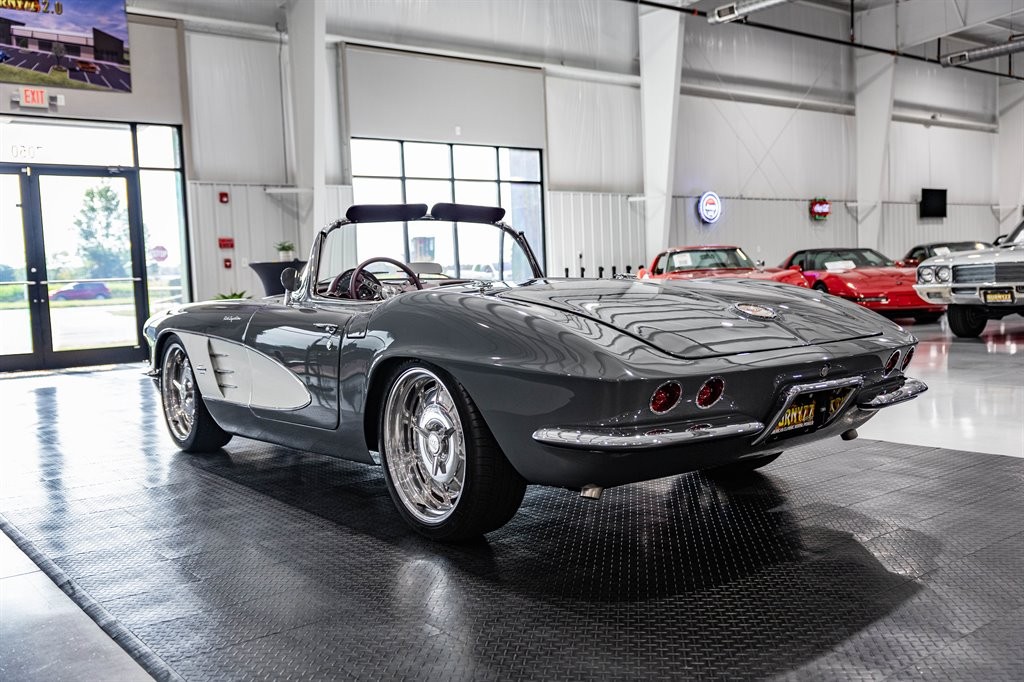 Chevrolet-Corvette-1961-Roadster-7