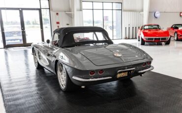 Chevrolet-Corvette-1961-Roadster-8