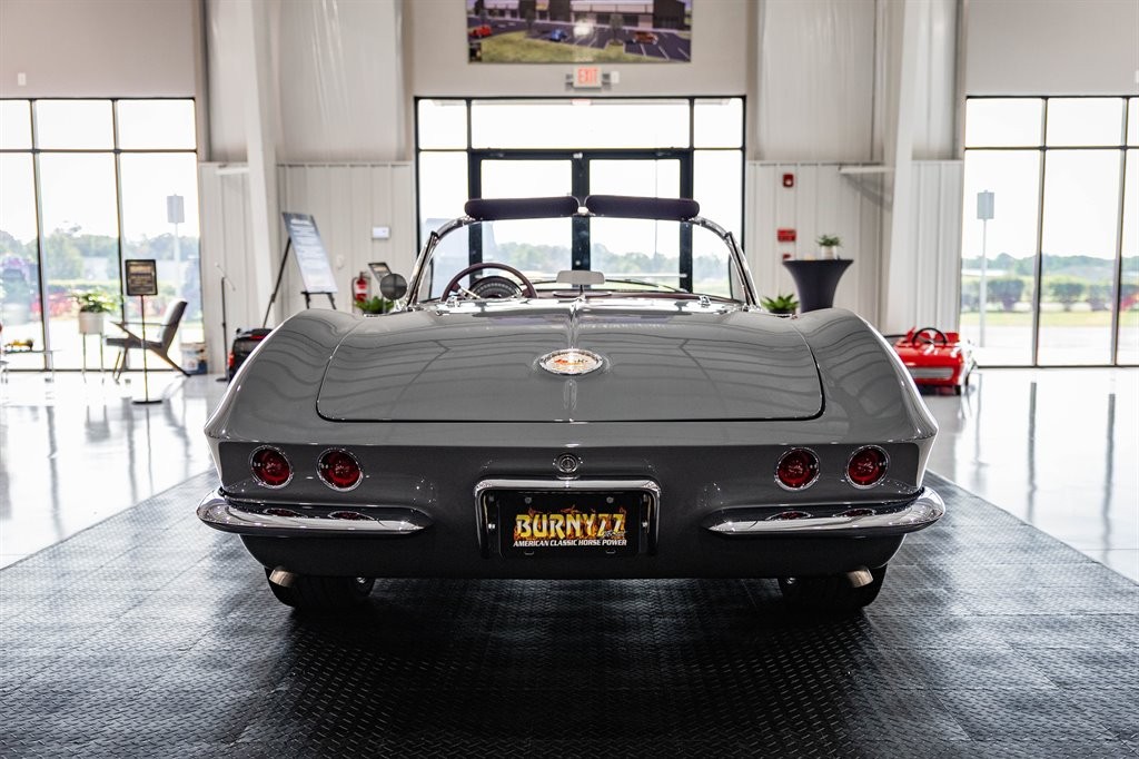 Chevrolet-Corvette-1961-Roadster-9