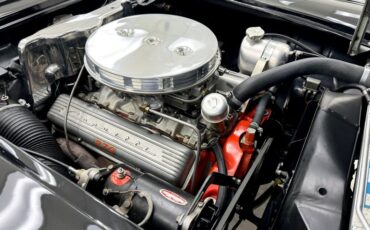Chevrolet-Corvette-1961-Tuxedo-Black-Red-33