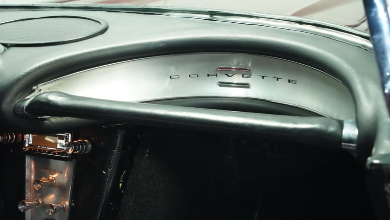 Chevrolet-Corvette-1962-Burgundy-Black-1