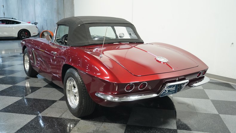 Chevrolet-Corvette-1962-Burgundy-Black-13