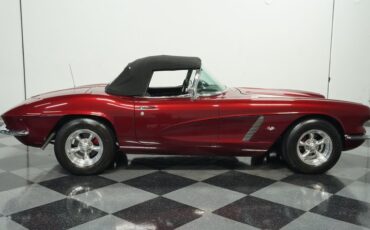 Chevrolet-Corvette-1962-Burgundy-Black-17