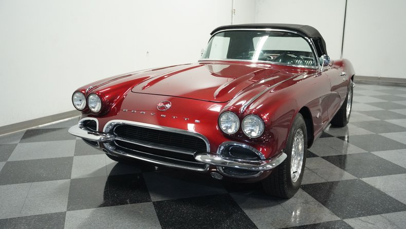 Chevrolet-Corvette-1962-Burgundy-Black-21