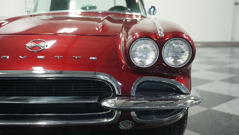 Chevrolet-Corvette-1962-Burgundy-Black-23