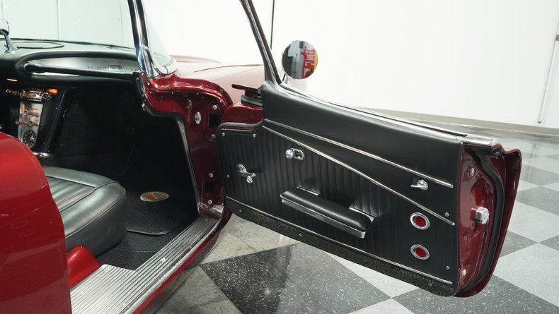 Chevrolet-Corvette-1962-Burgundy-Black-3