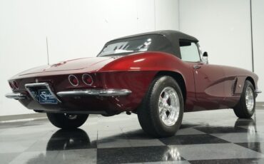 Chevrolet-Corvette-1962-Burgundy-Black-30