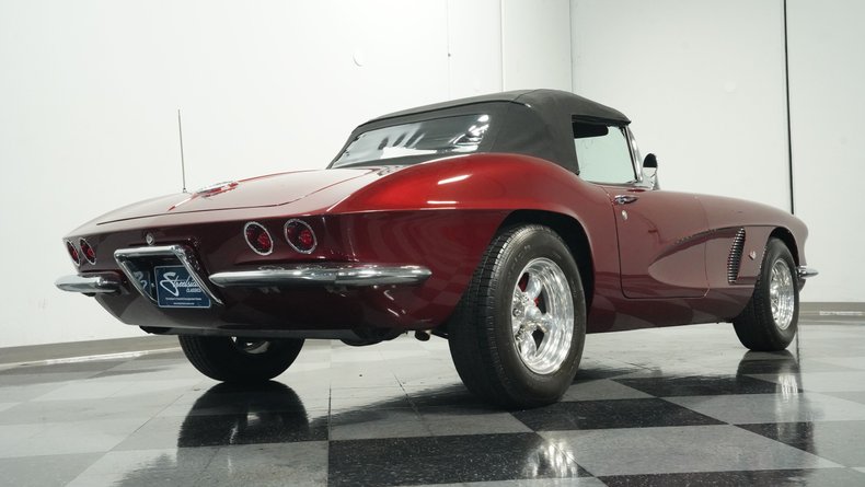 Chevrolet-Corvette-1962-Burgundy-Black-30
