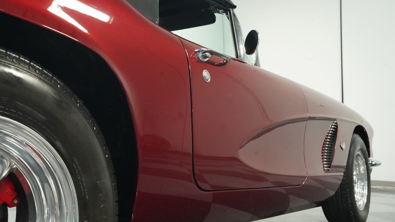 Chevrolet-Corvette-1962-Burgundy-Black-31