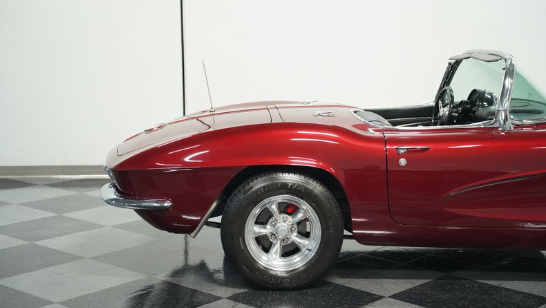 Chevrolet-Corvette-1962-Burgundy-Black-32