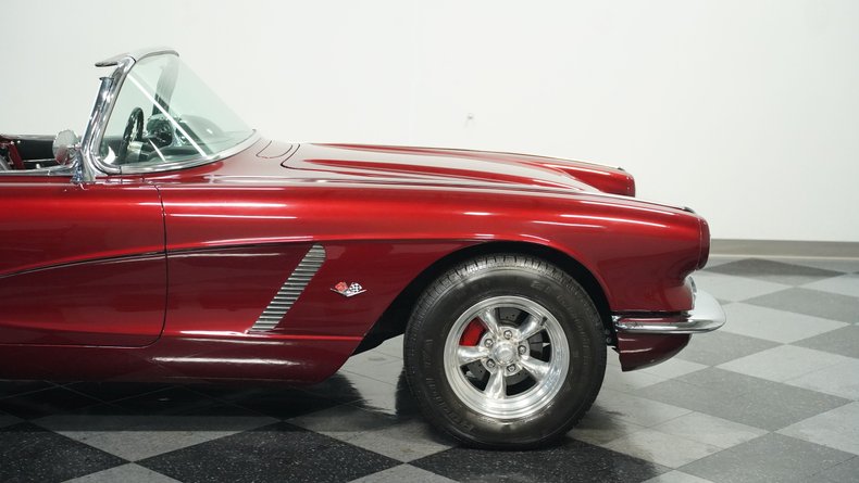 Chevrolet-Corvette-1962-Burgundy-Black-33