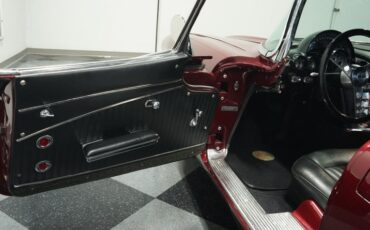 Chevrolet-Corvette-1962-Burgundy-Black-38