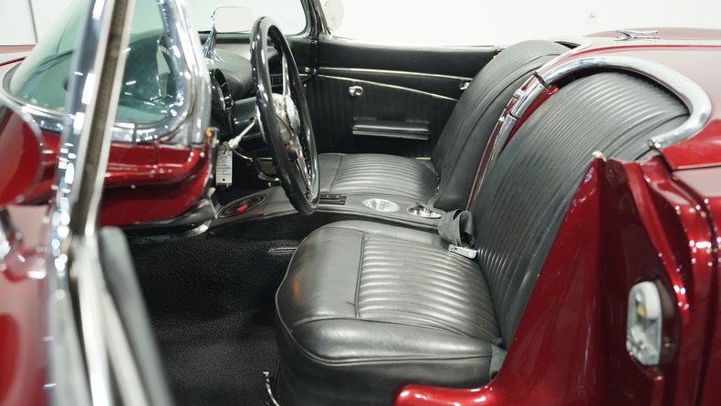 Chevrolet-Corvette-1962-Burgundy-Black-39