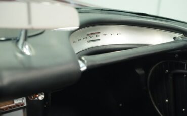Chevrolet-Corvette-1962-Burgundy-Black-44