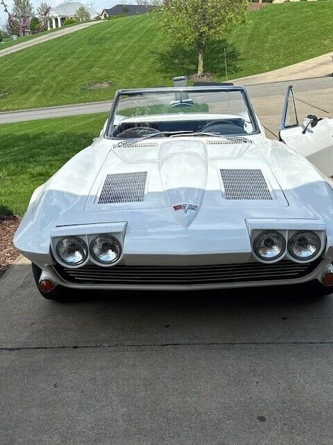 Chevrolet-Corvette-1963-Convertible-2