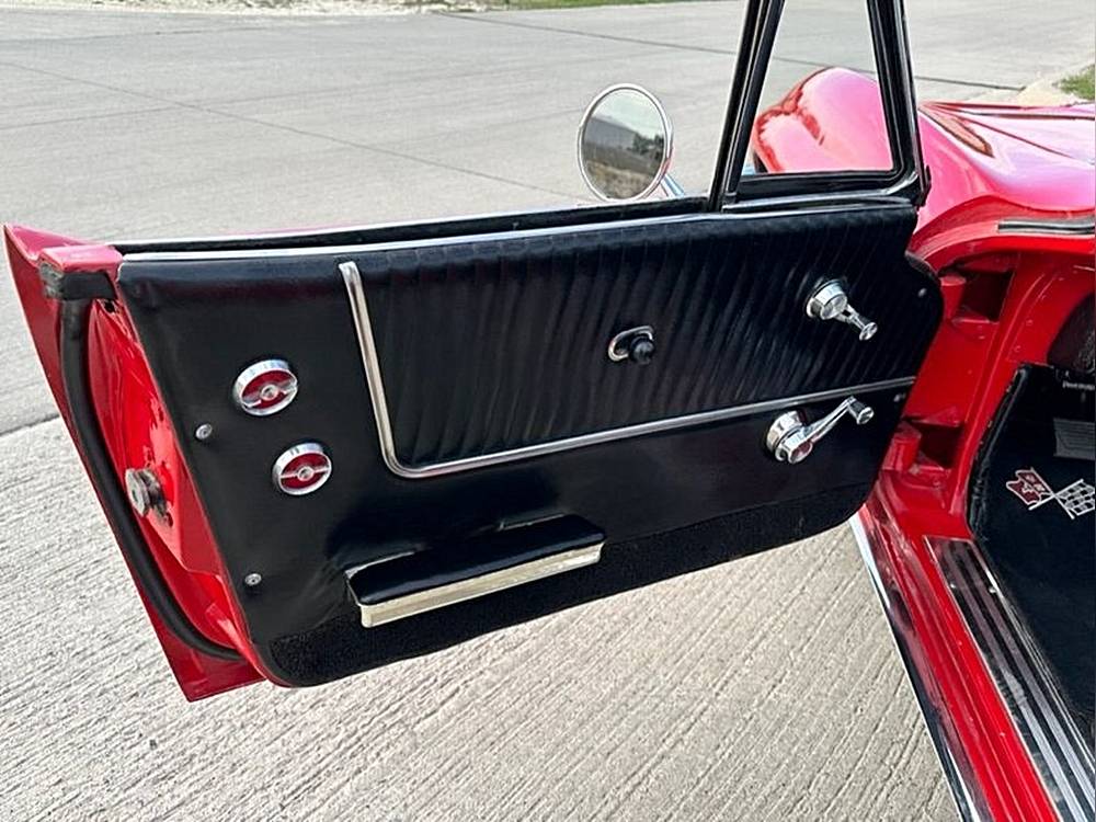 Chevrolet-Corvette-1963-red-16