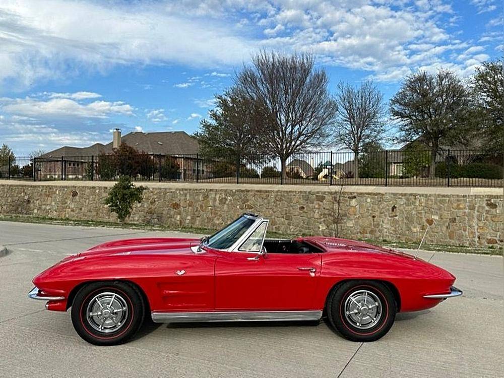 Chevrolet-Corvette-1963-red