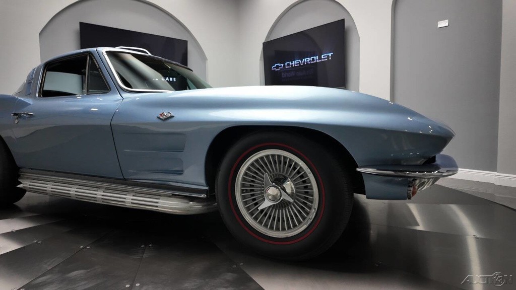 Chevrolet-Corvette-1964-12