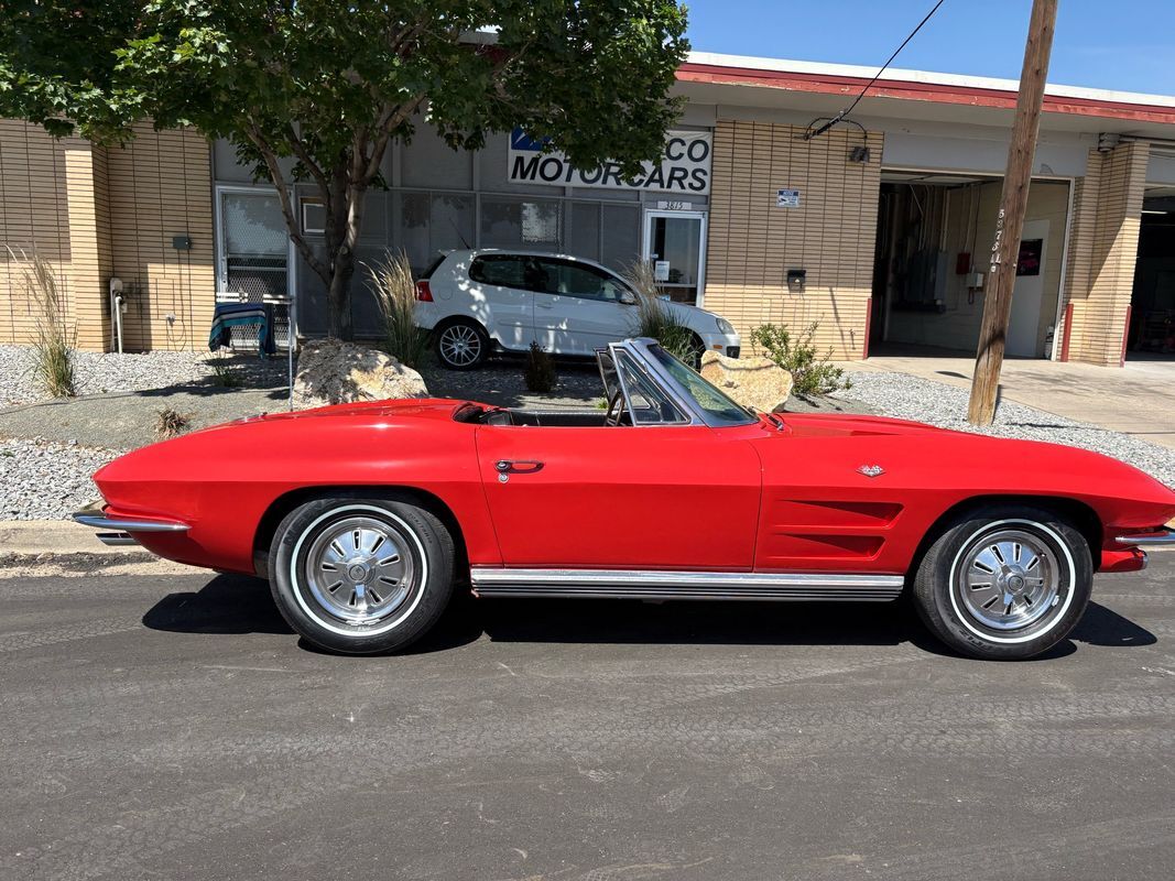 Chevrolet-Corvette-1964-2