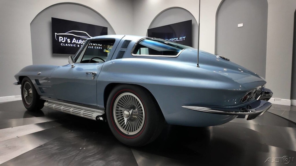 Chevrolet-Corvette-1964-23