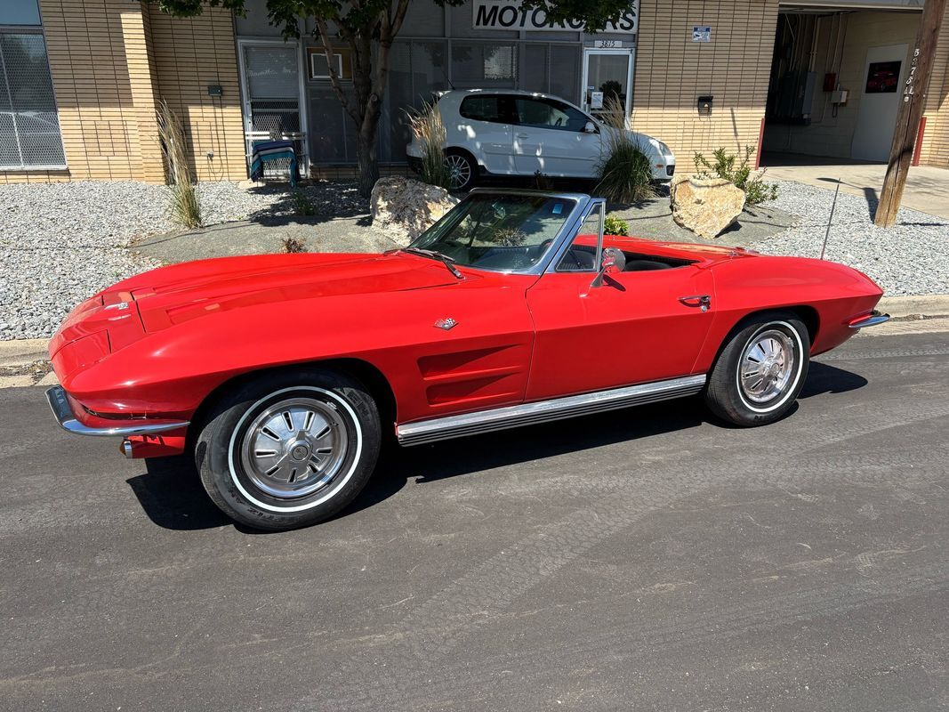 Chevrolet-Corvette-1964-24