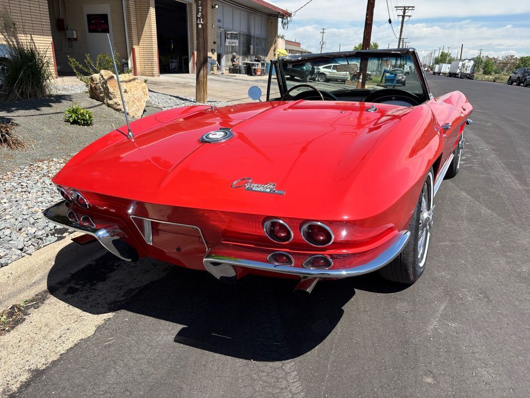 Chevrolet-Corvette-1964-36