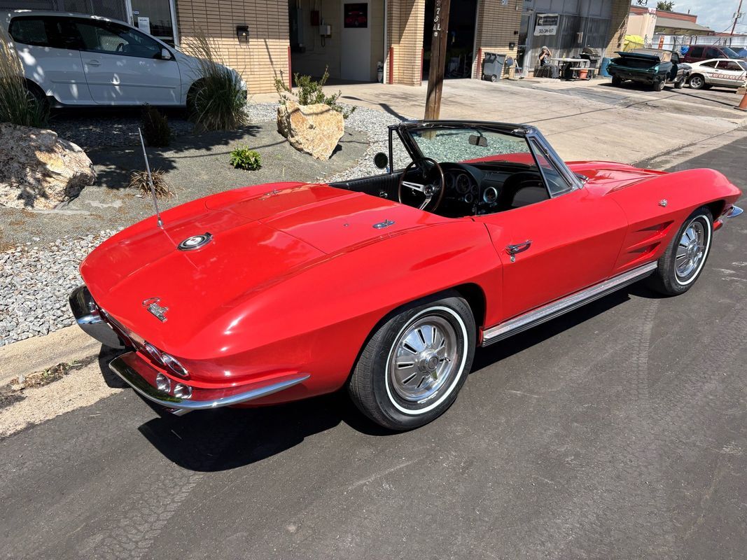 Chevrolet-Corvette-1964-37
