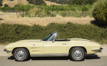 Chevrolet-Corvette-1964-Convertible-1
