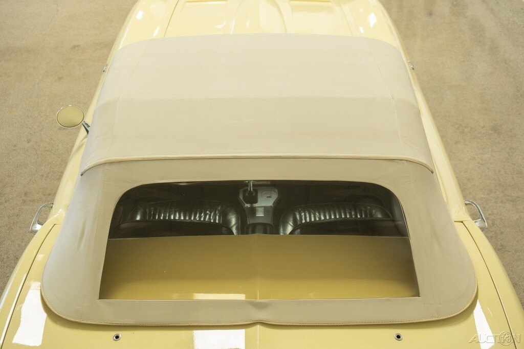 Chevrolet-Corvette-1964-Convertible-12