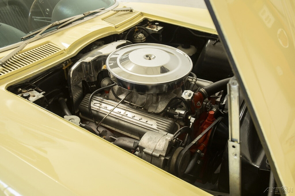 Chevrolet-Corvette-1964-Convertible-14